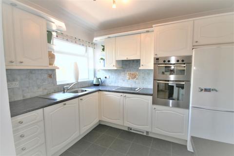 2 bedroom flat to rent, Station Road, West Horndon, CM13