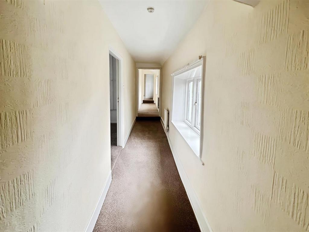 47feac62-hallway.jpg
