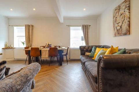 3 bedroom flat for sale, Ancaster Square, Llanrwst
