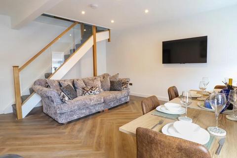 3 bedroom flat for sale, Ancaster Square, Llanrwst