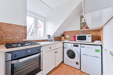 Studio to rent, Tooting Bec Gardens, Streatham, London, SW16