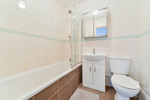 Studio to rent, Tooting Bec Gardens, Streatham, London, SW16