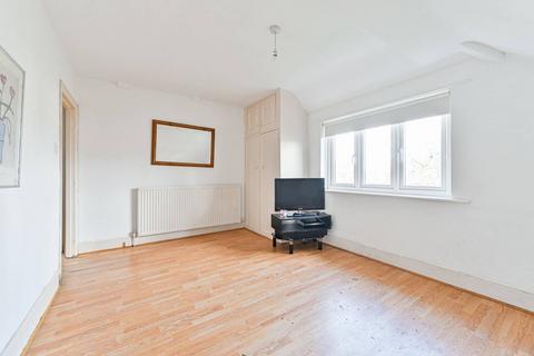 Studio to rent, Tooting Bec Gardens, Streatham, London, SW16