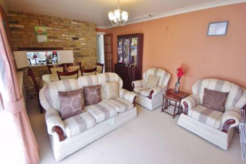 2 bedroom flat to rent, Claybury, Bushey, Bushey, WD23