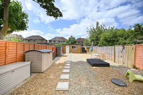 Studio to rent, Addison Gardens, Surbiton, KT5