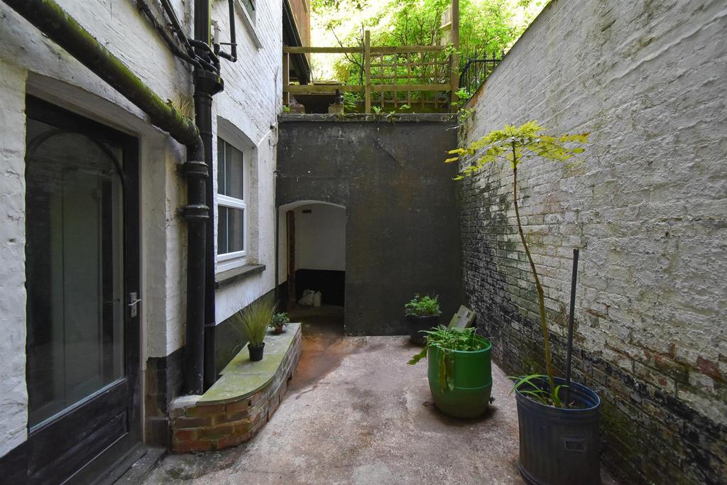 Courtyard garden