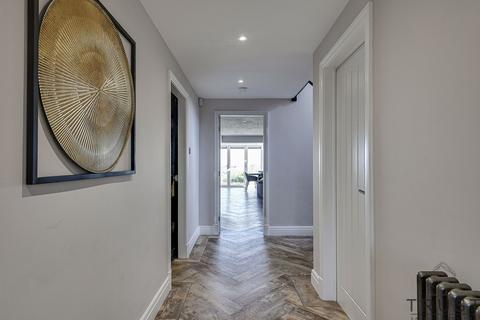 6 bedroom detached house for sale, Wakefield Road, Drighlington, BD11