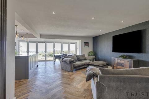 6 bedroom detached house for sale, Wakefield Road, Drighlington, BD11