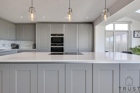 183 Wakefield Road, Drighlington, Bradford, BD11 1EB