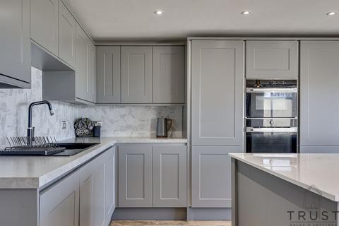 183 Wakefield Road, Drighlington, Bradford, BD11 1EB