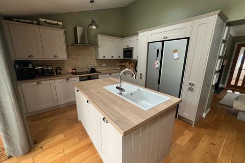 15 Ynyslas Crescent, Glynneath, Neath, SA11 5LB