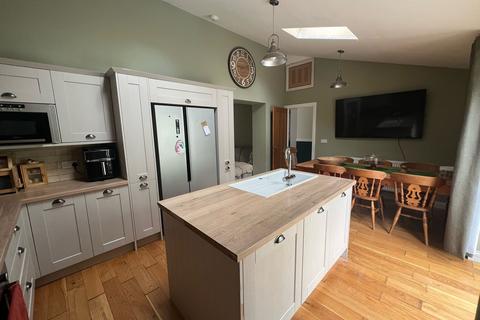 15 Ynyslas Crescent, Glynneath, Neath, SA11 5LB