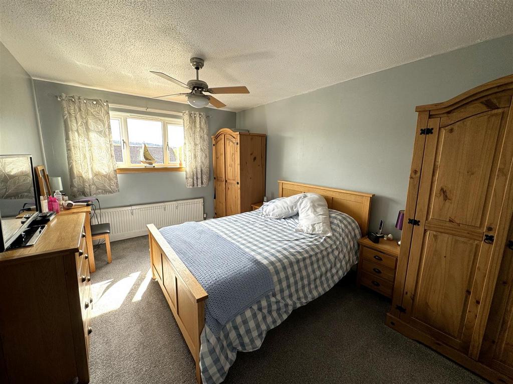 Bedroom 11.jpg