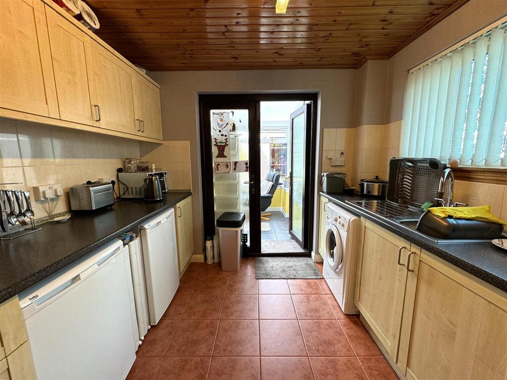 Kitchen 1.jpg