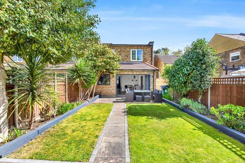 16 Fourth Cross Road, Twickenham, TW2 5EL