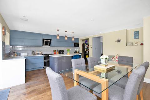 16 Fourth Cross Road, Twickenham, TW2 5EL
