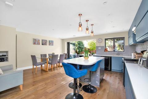 16 Fourth Cross Road, Twickenham, TW2 5EL