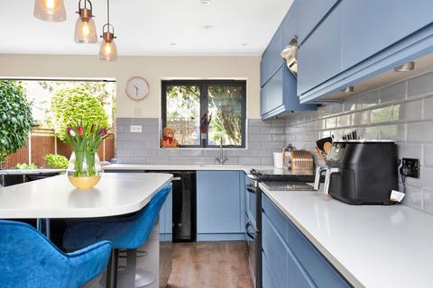 16 Fourth Cross Road, Twickenham, TW2 5EL