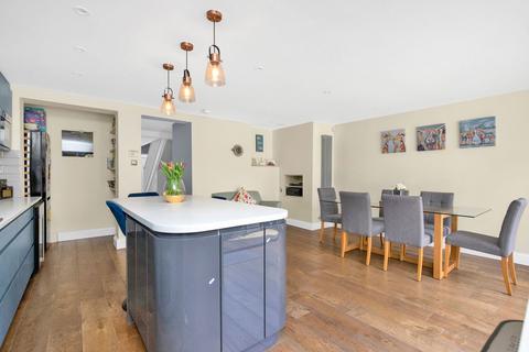 16 Fourth Cross Road, Twickenham, TW2 5EL