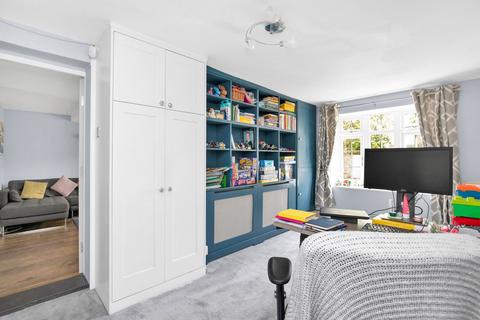 16 Fourth Cross Road, Twickenham, TW2 5EL