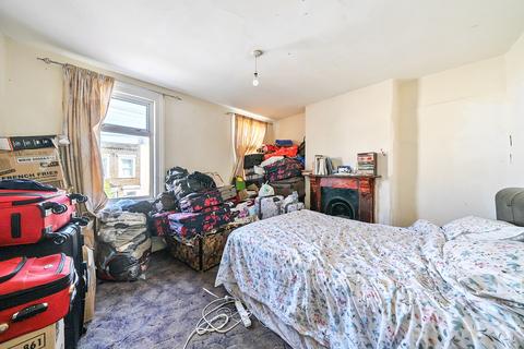 16 Scrooby Street, London, SE6 4JB