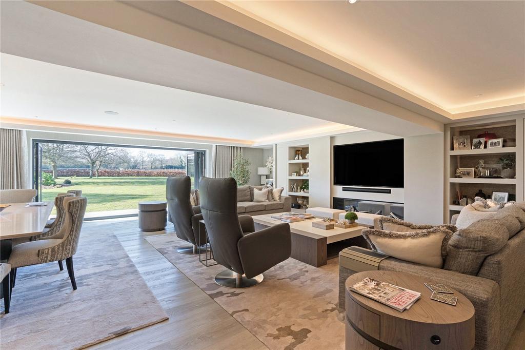 Sitting/Dining Room