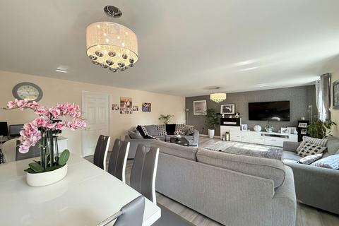 4 bedroom penthouse for sale, Grove House, Main Street, Dickens Heath