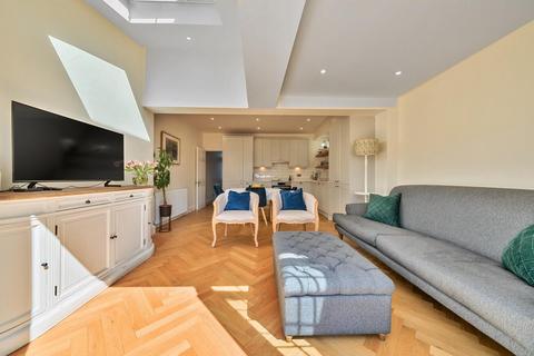 7 Cross Road, Kingston Upon Thames, KT2 6HG