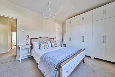 7 Cross Road, Kingston Upon Thames, KT2 6HG