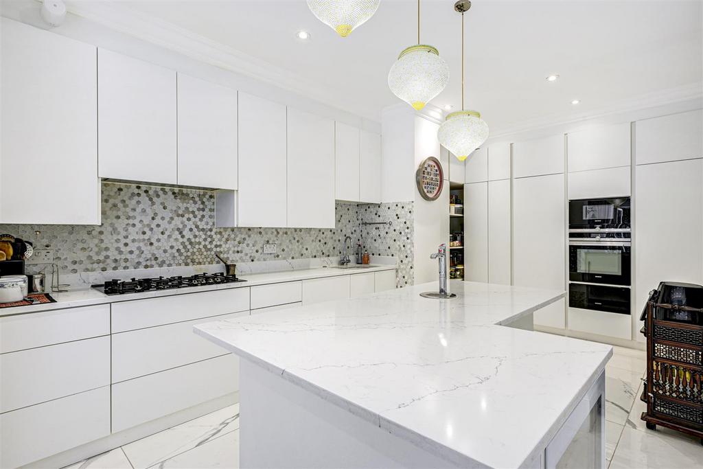 Savills Prime Lets 18 Wellington Road (11).jpg