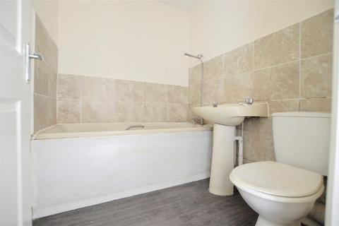 Studio to rent, Franklin Avenue, Slough