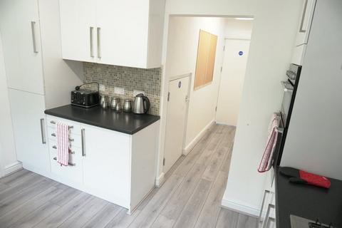 1 bedroom in a house share to rent, Oldbury B68