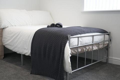 1 bedroom in a house share to rent, Oldbury B68