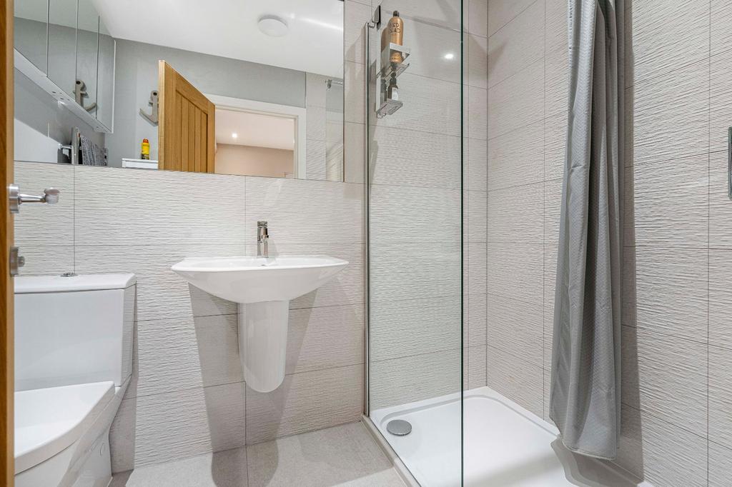 En-Suite Bathroom