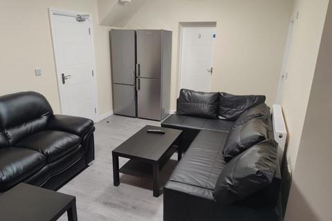 7 bedroom semi-detached house to rent, Crescent Range, Manchester M14