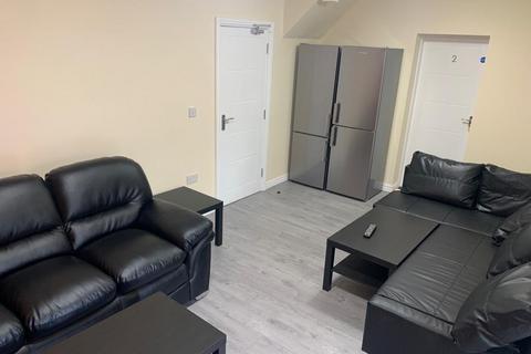 7 bedroom semi-detached house to rent, Crescent Range, Manchester M14