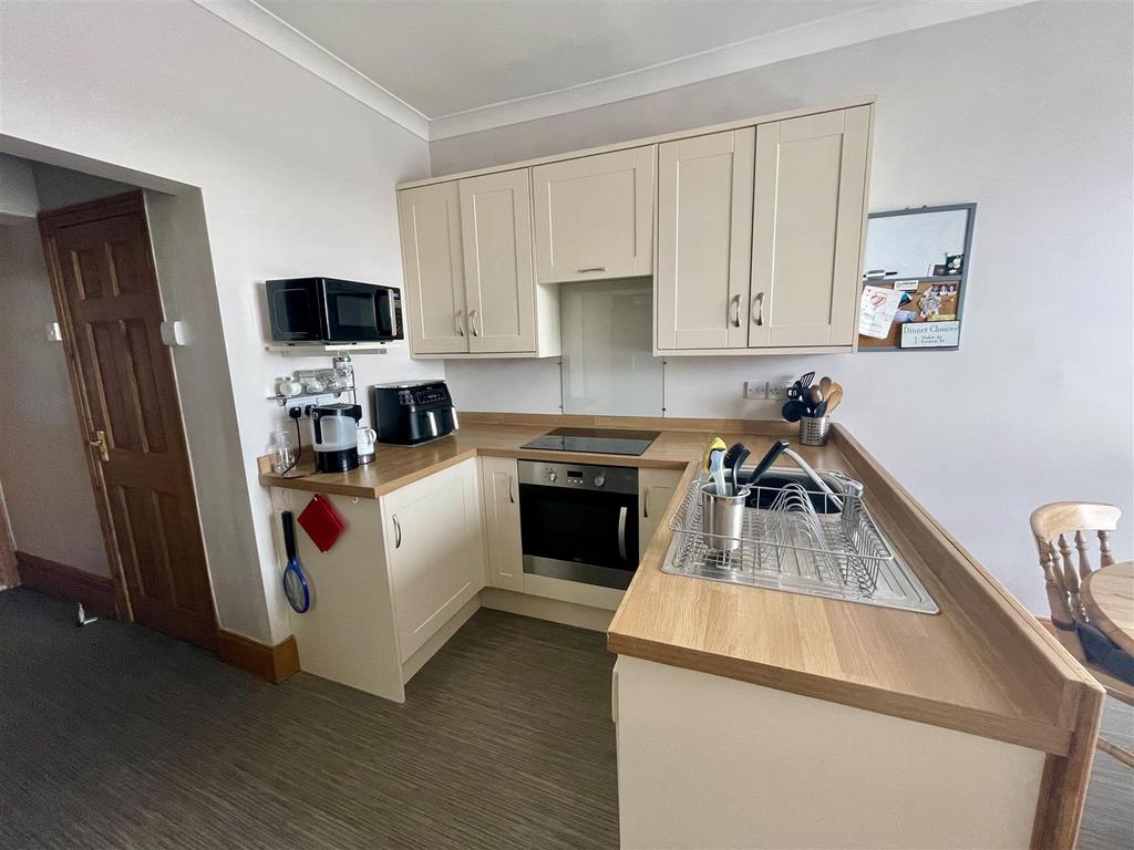 Kitchen:
