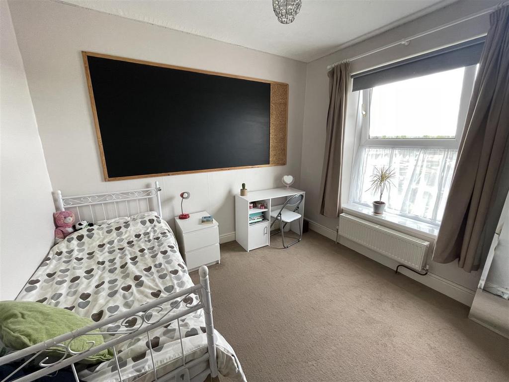 Bedroom 3: