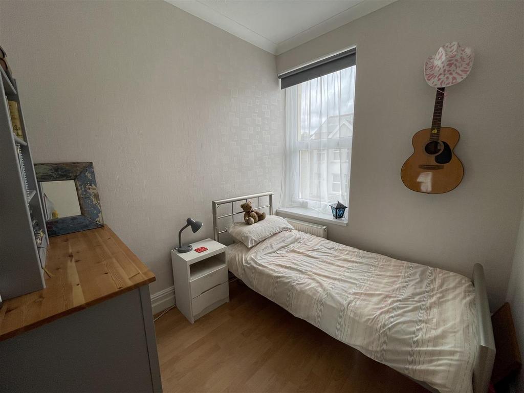 Bedroom 4: