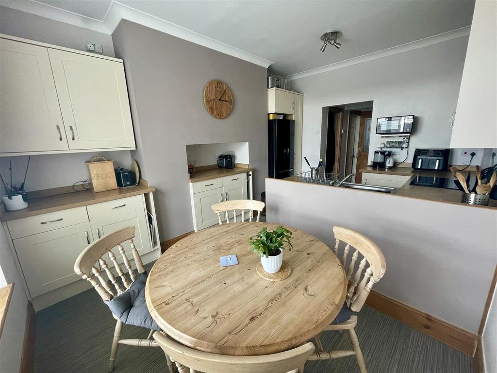 Kitchen: