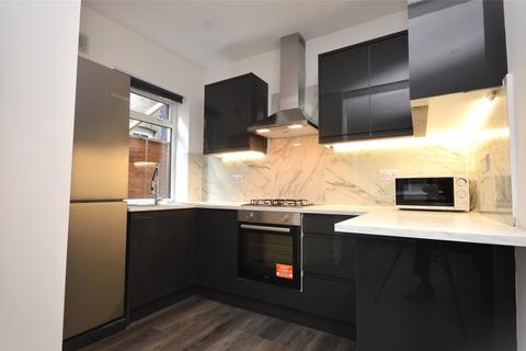 2 bedroom maisonette to rent, Fernthorpe Road, London SW16