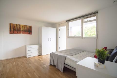 undefined, Watford Close, London, SW11