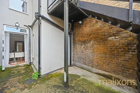 1 bedroom flat for sale, Gassiot Road, London SW17