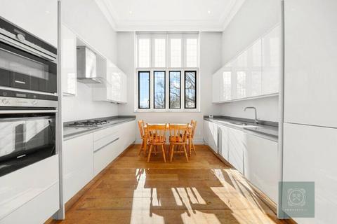 undefined, Courtyard House, London, NW7
