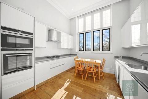 undefined, Courtyard House, London, NW7