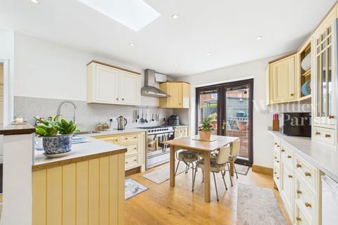 16 High View Drive, Attleborough, NR17 1EZ