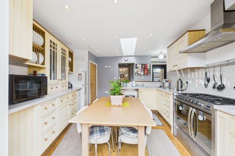 16 High View Drive, Attleborough, NR17 1EZ