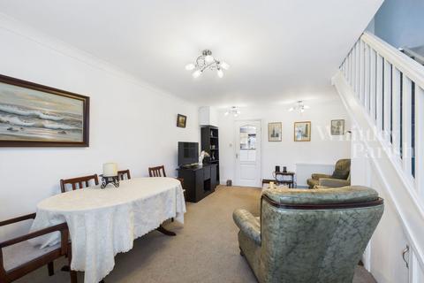 16 High View Drive, Attleborough, NR17 1EZ