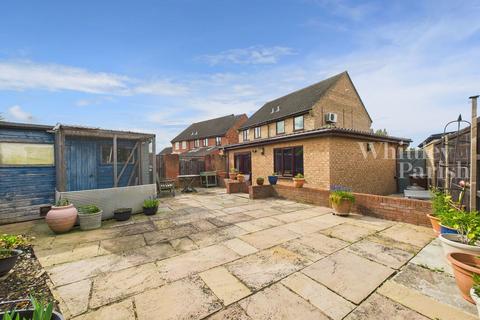 16 High View Drive, Attleborough, NR17 1EZ