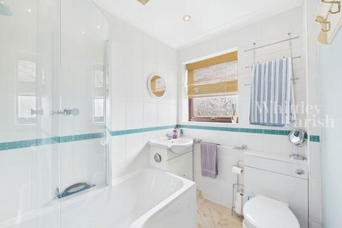 16 High View Drive, Attleborough, NR17 1EZ
